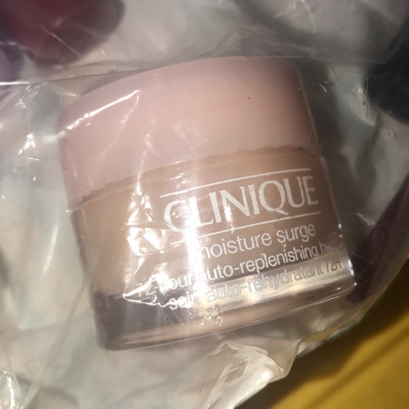 Nwt Clinique Beauty set of 6 - Picture 2 of 7
